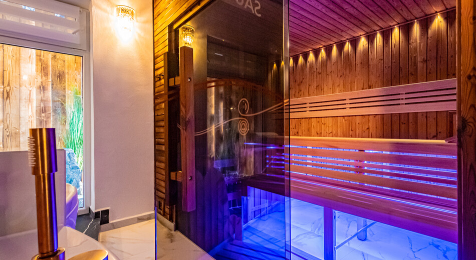 Ideální teplota ve finské sauně: Jak si saunování užít a nepřepálit začátek